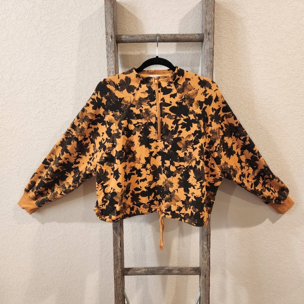 Urban Outfitters Women's Orange & Black Cropped Crewneck Sweater- Size Medium